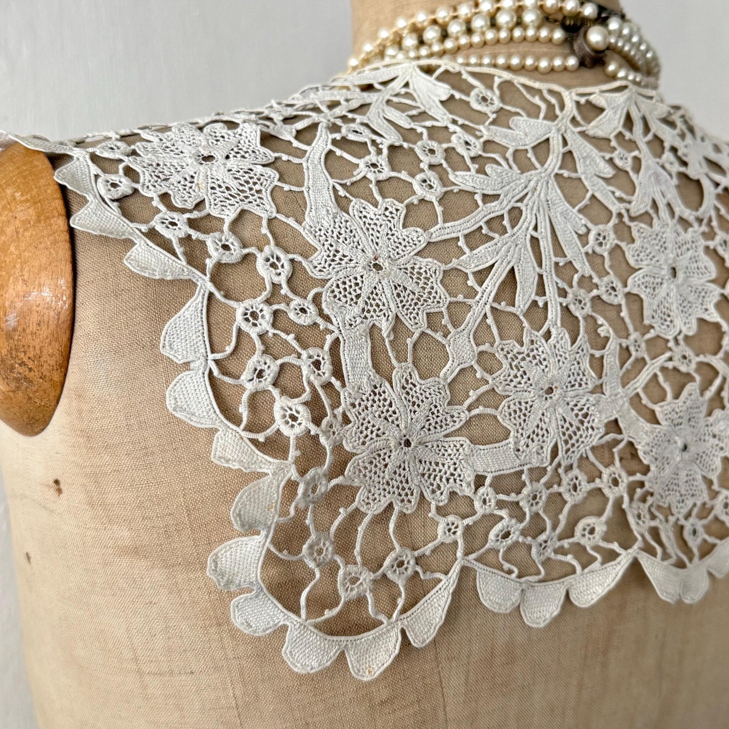 Pretty French Antique Handmade Lace Collar