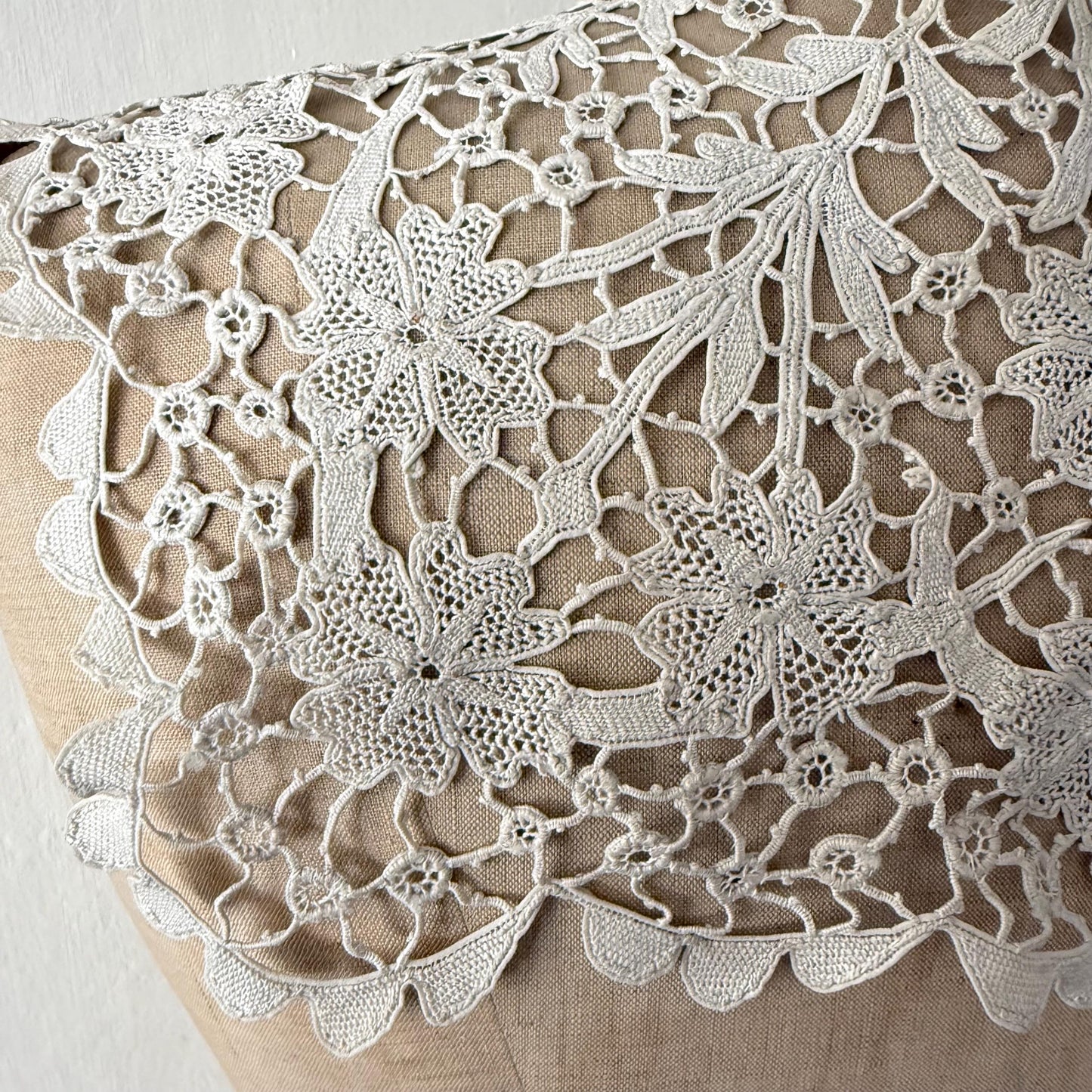 Pretty French Antique Handmade Lace Collar