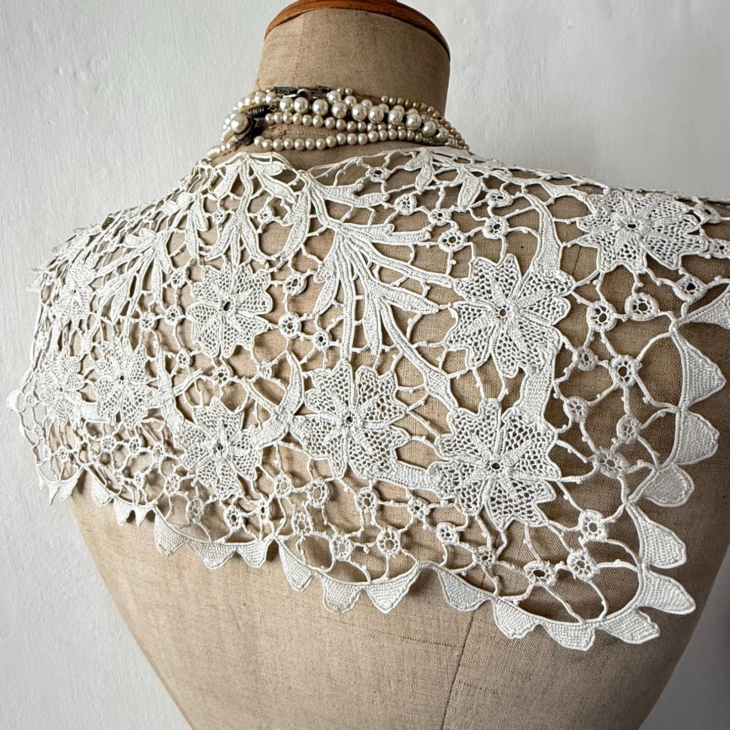 Pretty French Antique Handmade Lace Collar