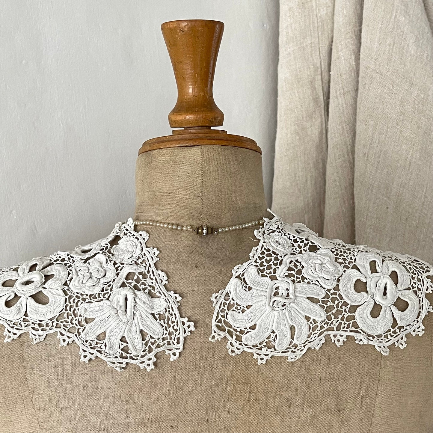 Pretty French Antique Handmade Lace Collar