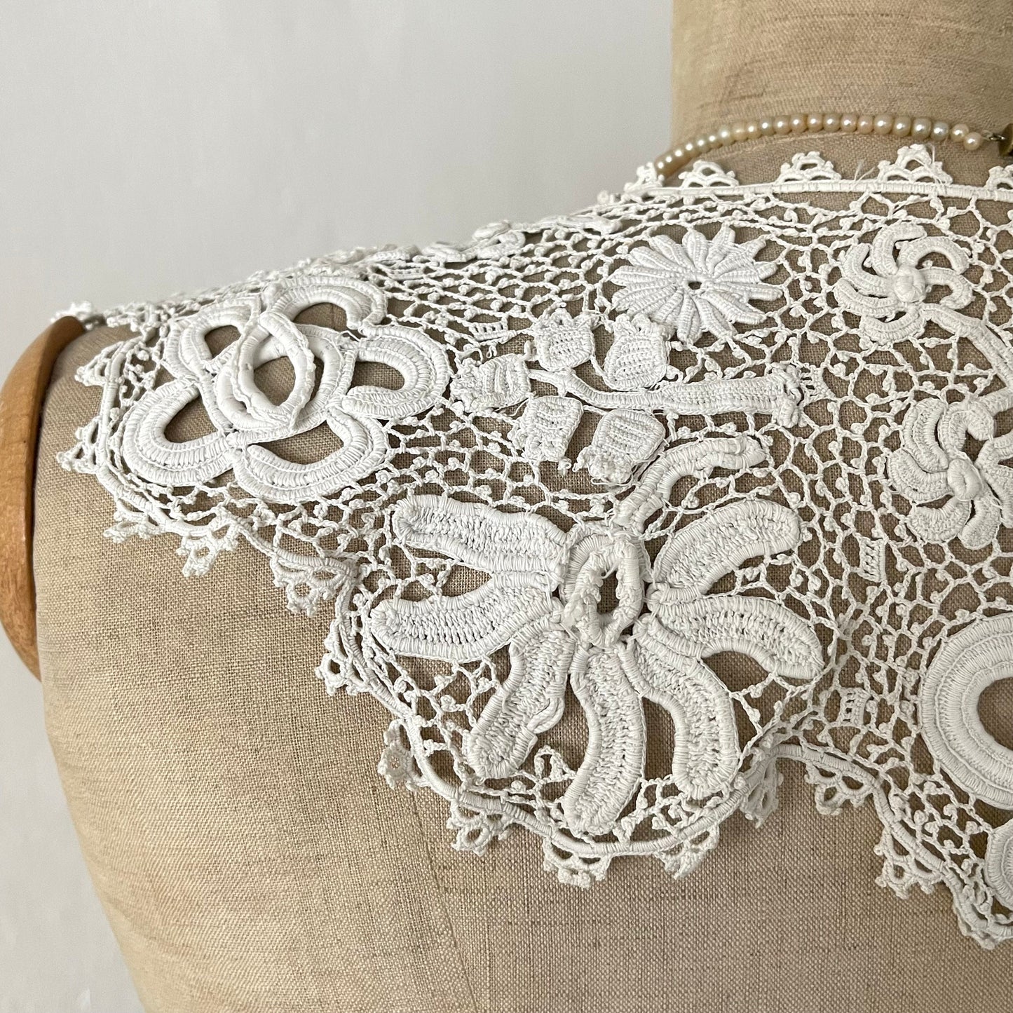Pretty French Antique Handmade Lace Collar