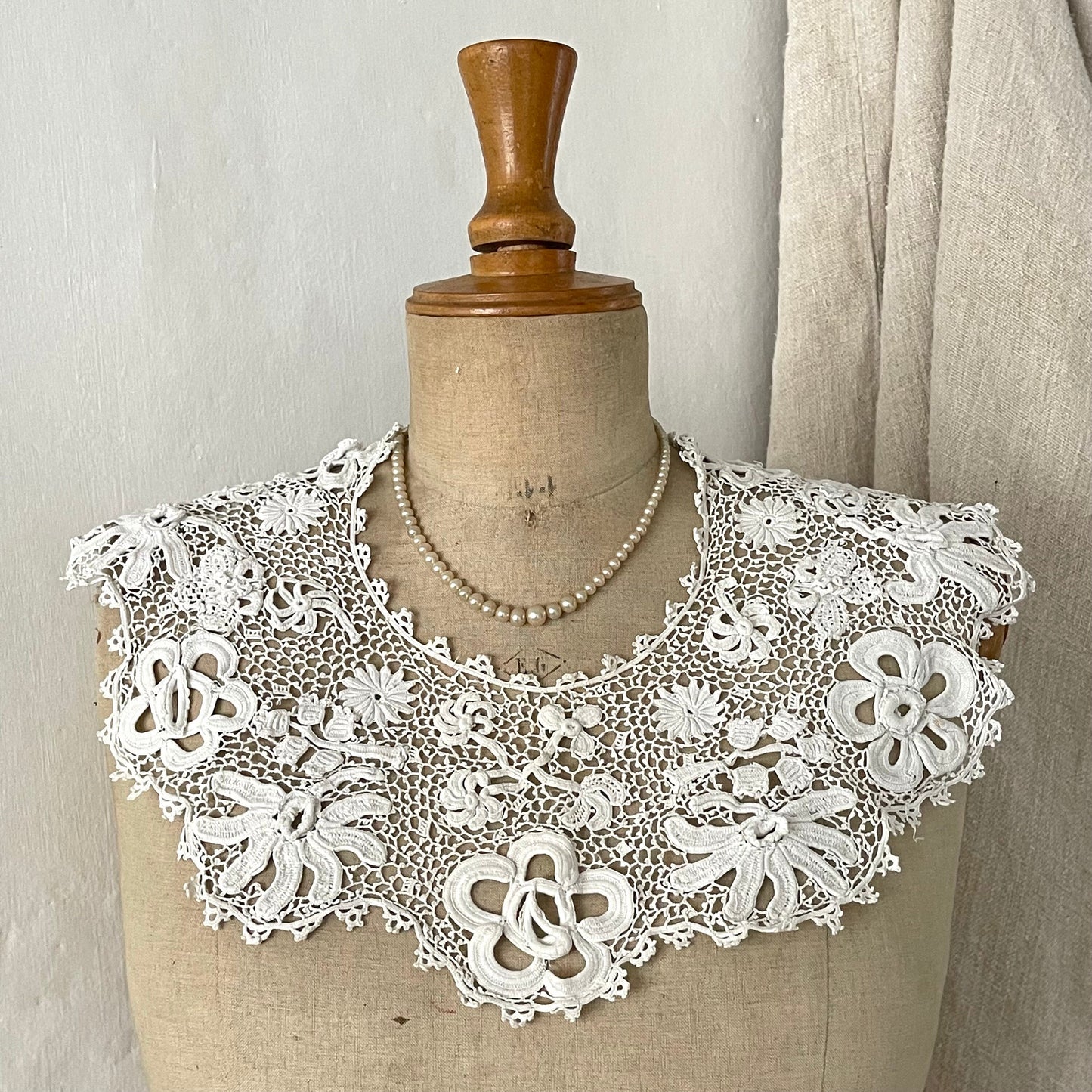 Pretty French Antique Handmade Lace Collar