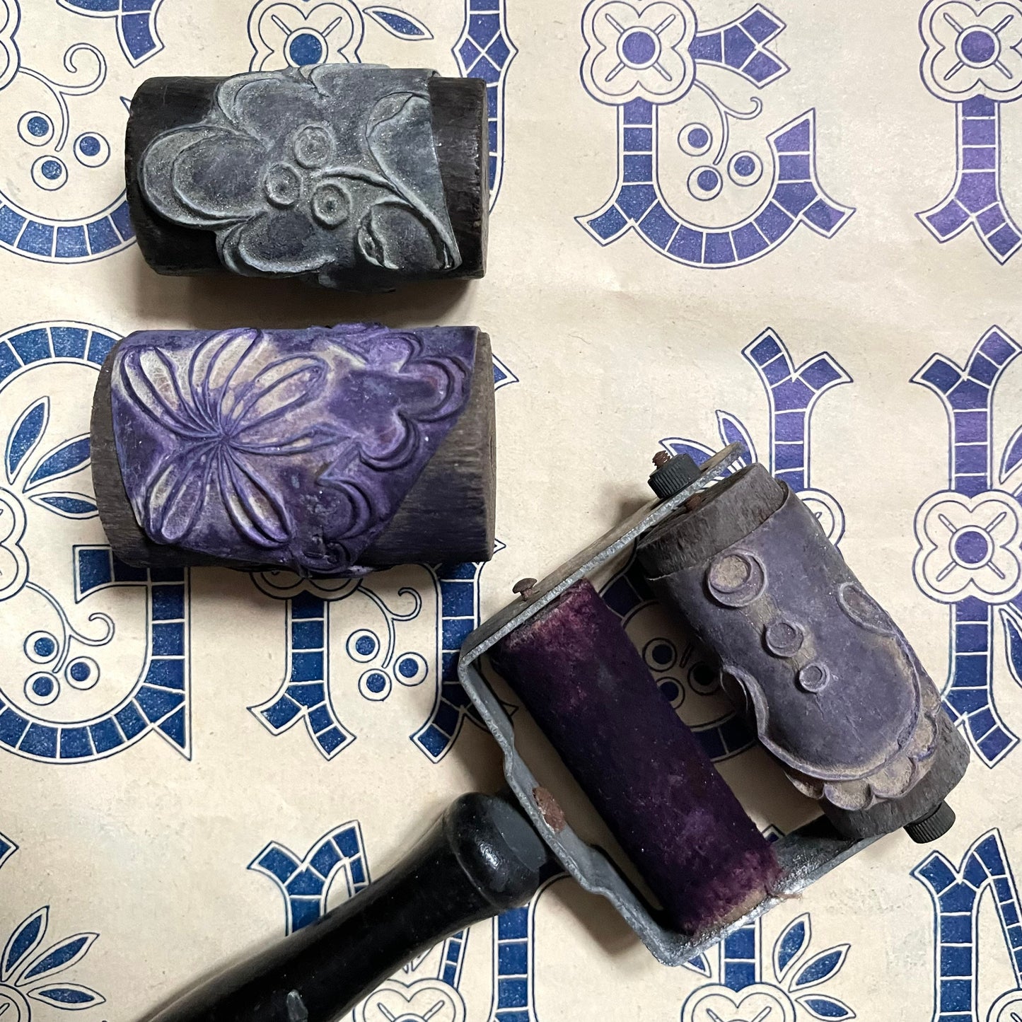 XL French Antique Embroidery Roller Stamp with Handle & 2 Extra Barrels