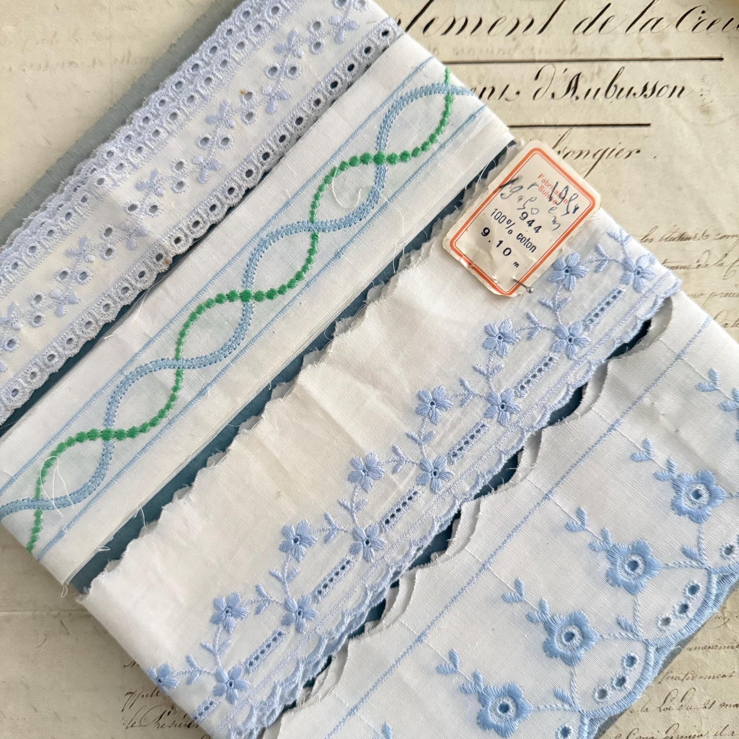 7 Yards • Card French Vintage Embroidery Anglaise