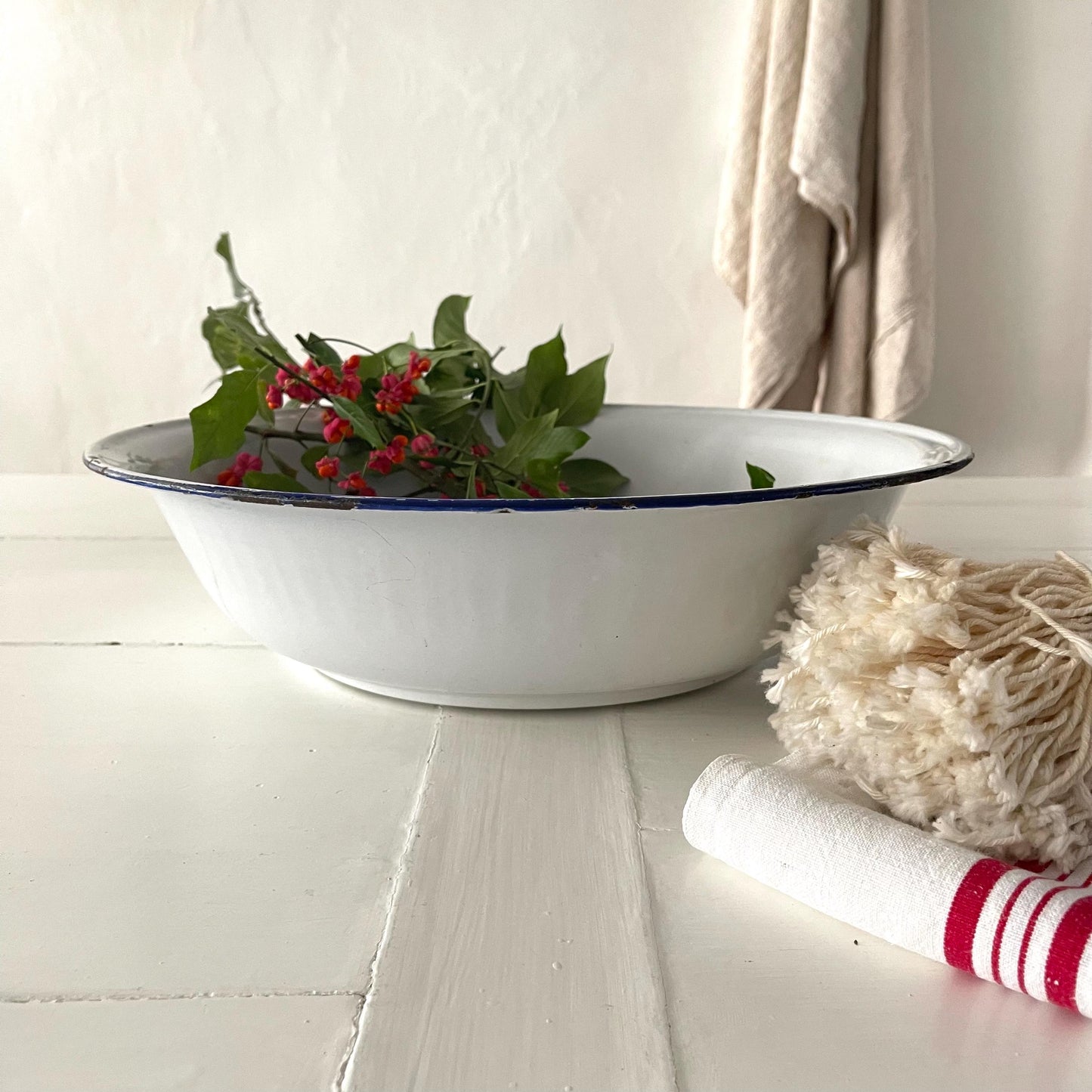 Set French Vintage Enamel Washing Up Bowl, Wash Bowl, Planter, Basin, Linen Torchon & Mop