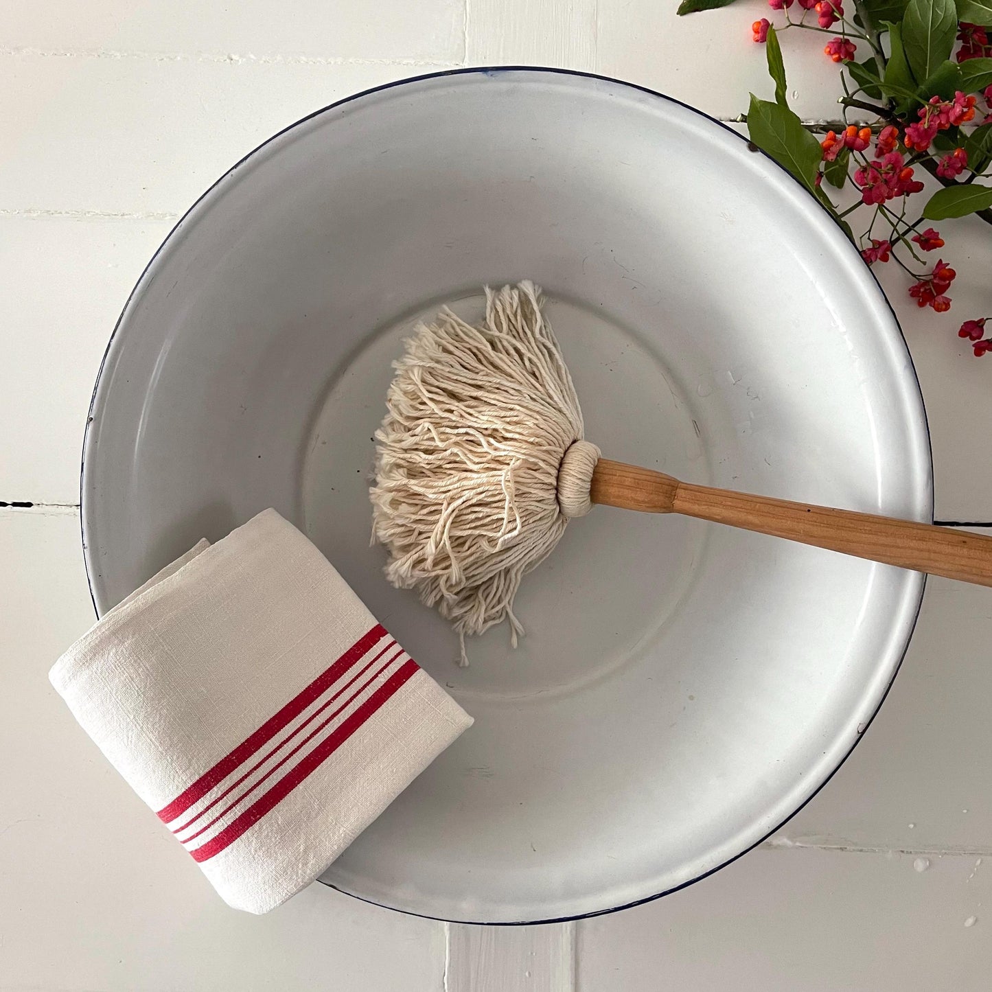 Set French Vintage Enamel Washing Up Bowl, Wash Bowl, Planter, Basin, Linen Torchon & Mop