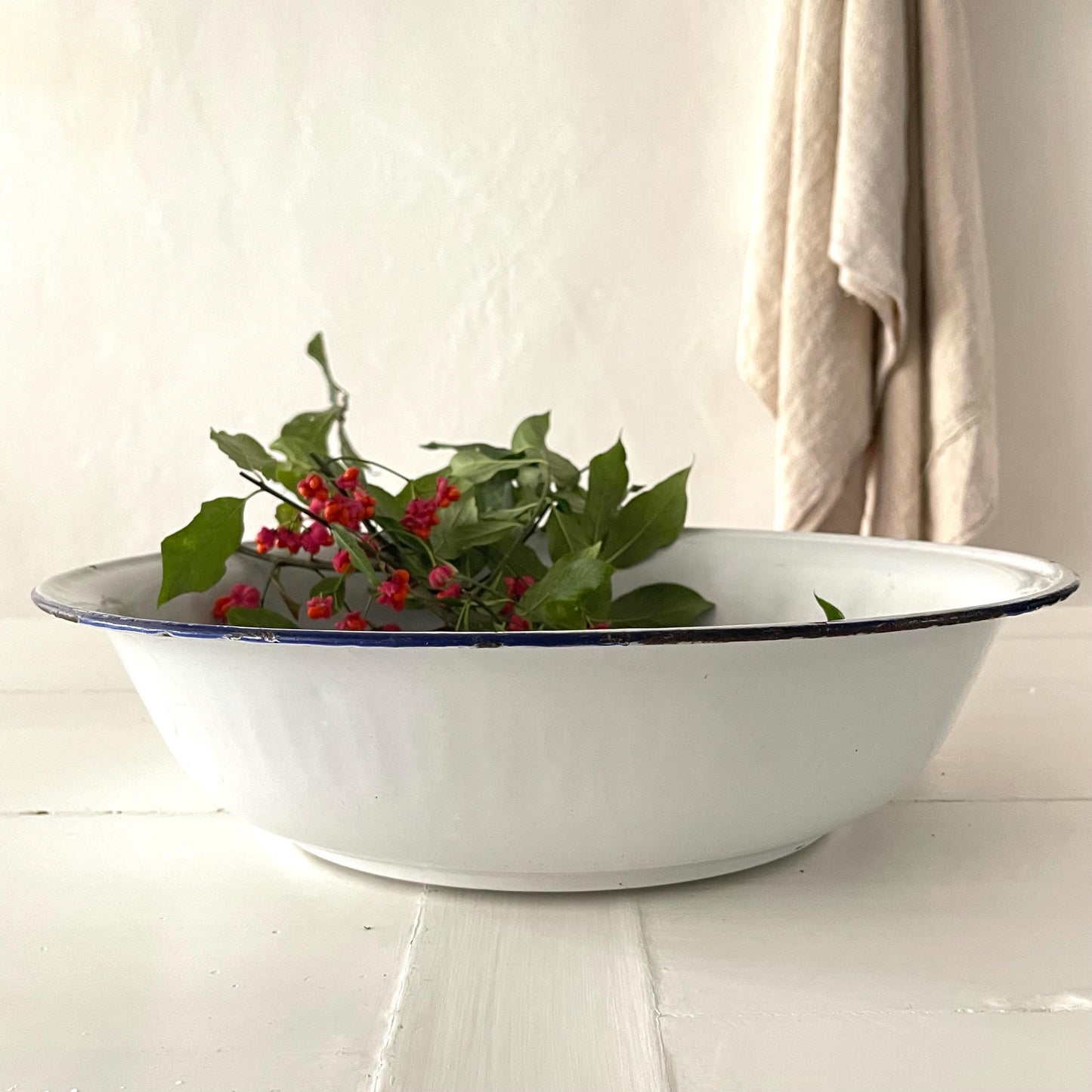Set French Vintage Enamel Washing Up Bowl, Wash Bowl, Planter, Basin, Linen Torchon & Mop