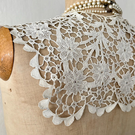 Pretty French Antique Handmade Lace Collar