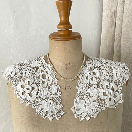 Pretty French Antique Handmade Lace Collar
