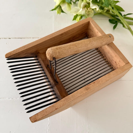 French Vintage Peigne à Myrtilles - Blueberry Collector / Comb