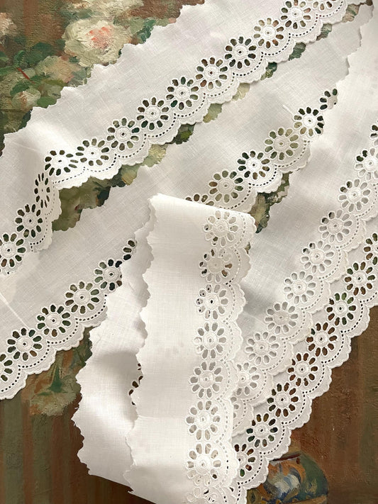 French Vintage 'Daisy' Embroidery Anglaise